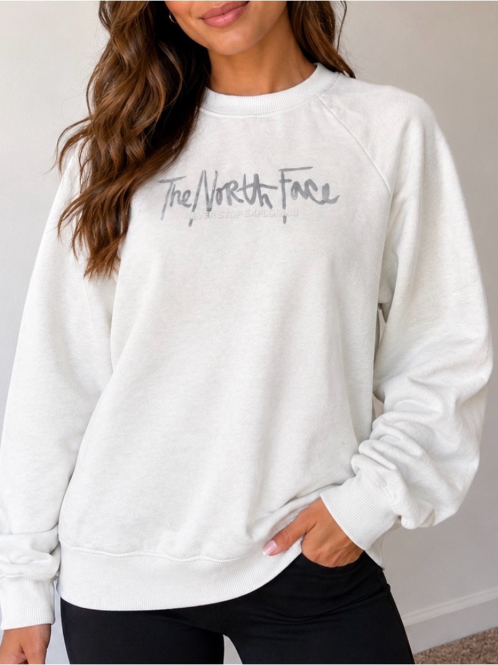The North Face women’s White Crew Sweatshirt spellout crewneck SZ SM
